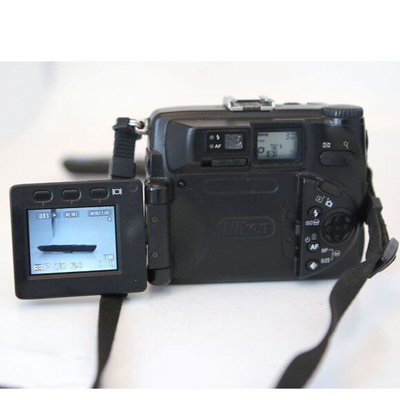 Vintage Nikon Coolpix 5000 5MP Digital Camera Swivel LCD Y2K Video Photography - Picture 4 of 14